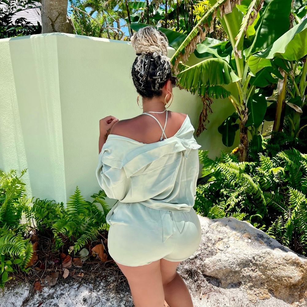 Green Shorts Set - Picture 2 of 8